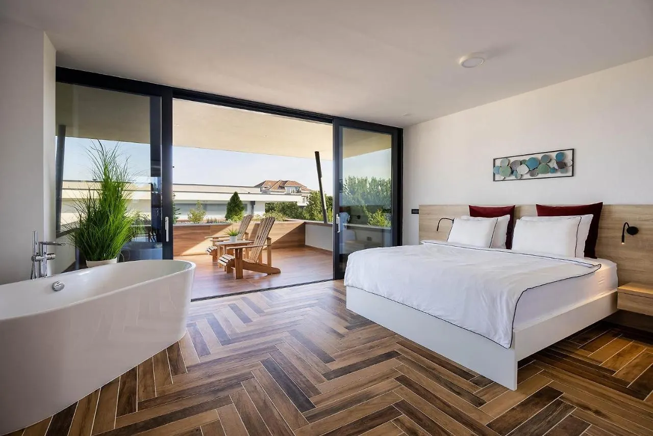 First Residence Villa Eternity Linardici