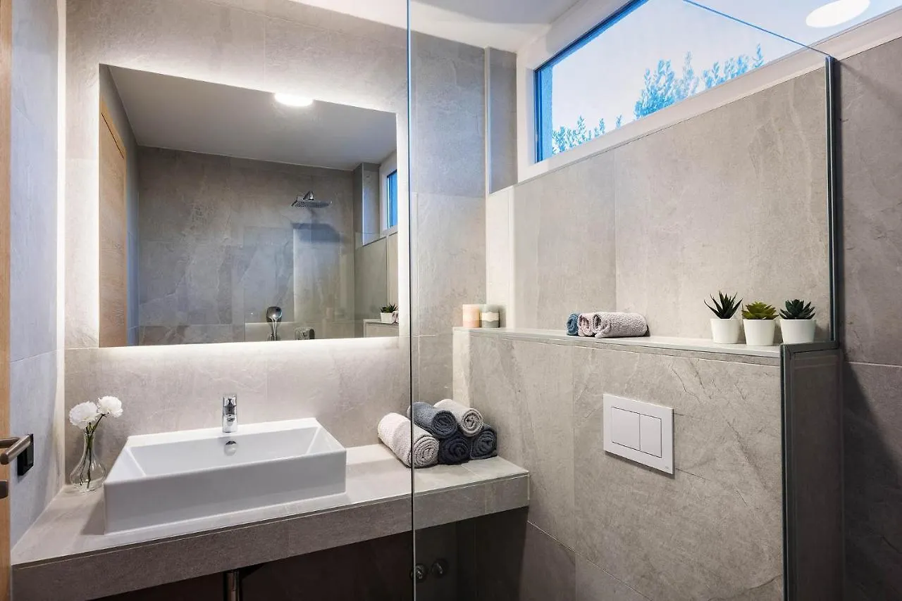 First Residence Villa Eternity Linardici